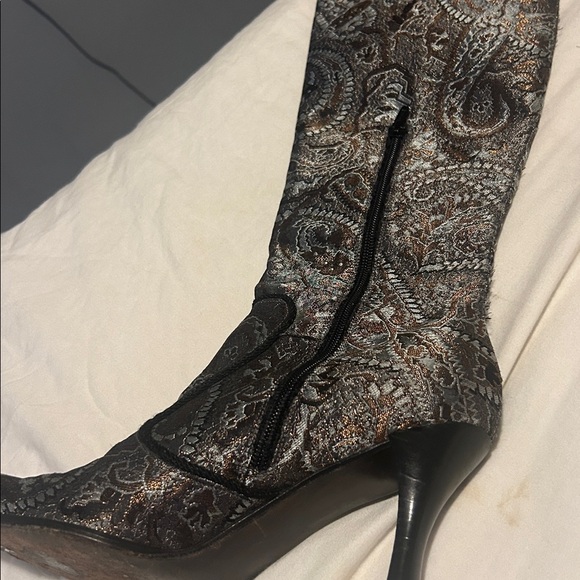 Stuart Weitzman - Picture 4 of 13